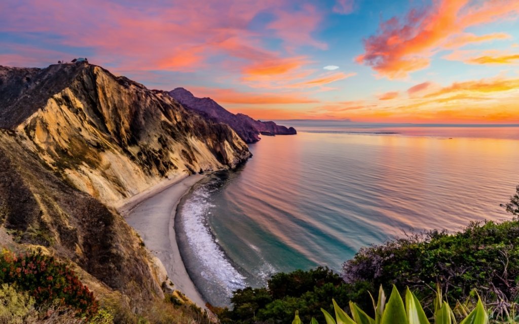 Blacks Beach A Secluded Retreat in USA